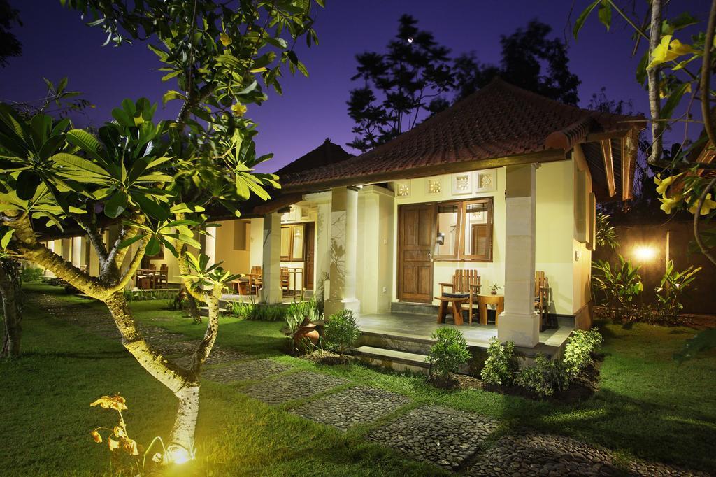 Puri Rinjani Bungalows & Hostel Kuta  Экстерьер фото